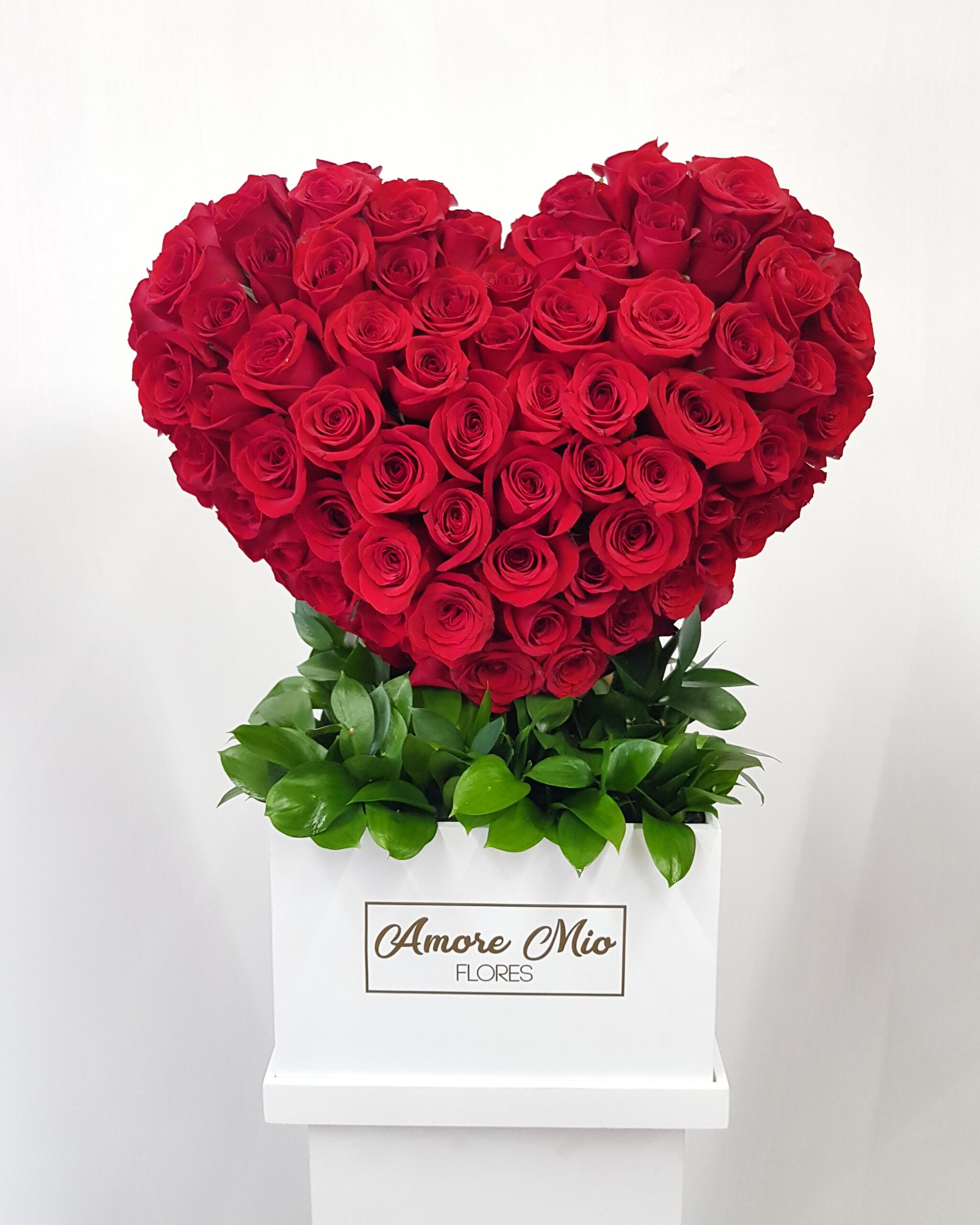 Corazón de 100 rosas rojas caja blanca