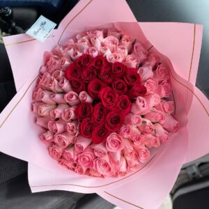 Ramo de 100 rosas con corazón
