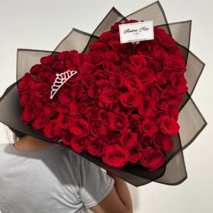 Ramo de 100 rosas corazón