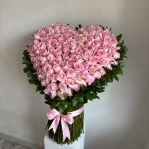 170 rosas en forma de corazón