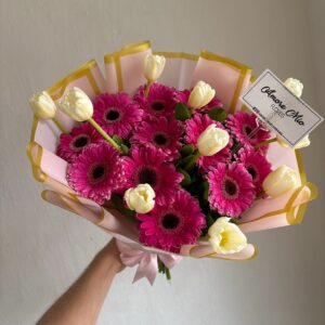 Ramo de 12 gerberas y 10 tulipanes